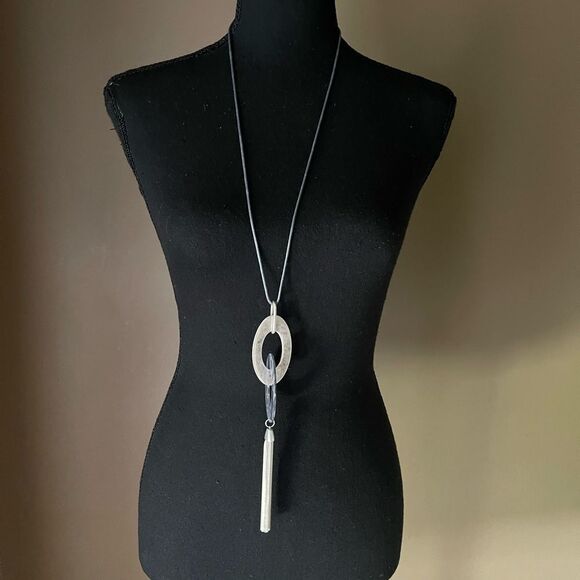 StudioBy Duplaise Tassel Necklace in Silver Tone and laminated pendant NWT - Picture 1 of 4